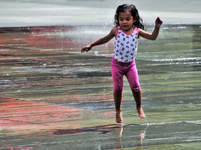 The risk of heatstroke is increasing in the scorching heat, protect small children from heatstroke like this