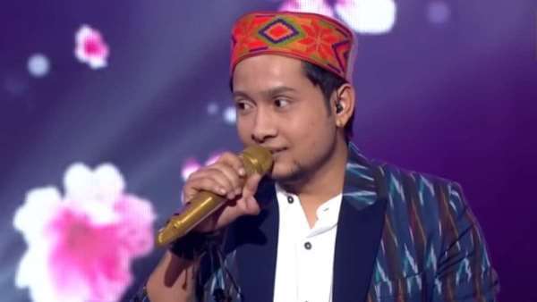 pawandeep-rajan-sung-kumaoni-ritu-rain-at-indian-idol-stage