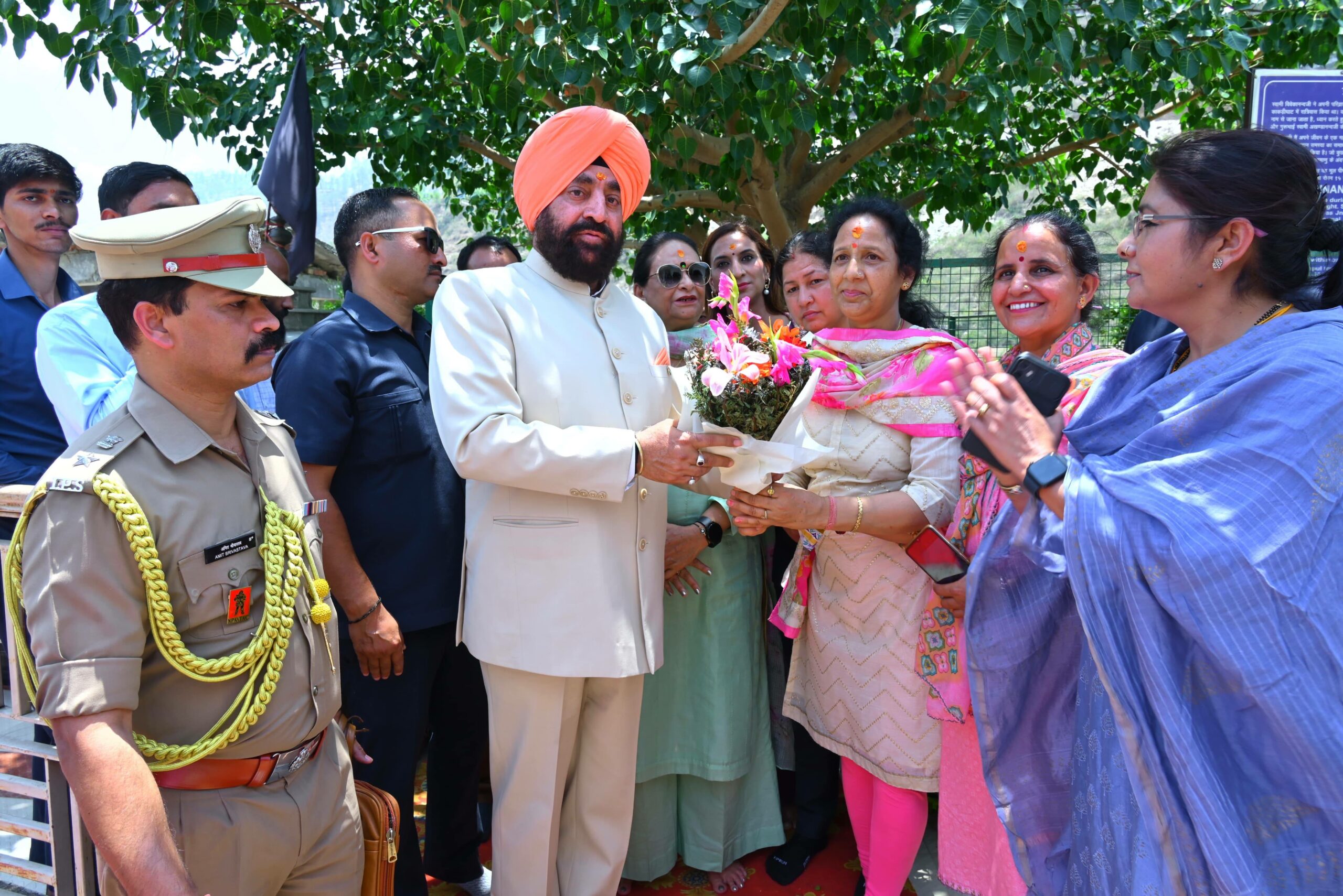 Governor Gurmeet Singh reached Kakdighat, offered prayers at Karkateshwar temple, offered water to the tree of knowledge