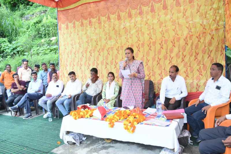 Cabinet Minister Rekha Arya inaugurated the Freedom Fighters Memorial in Tilaura, assured to resolve public problems.