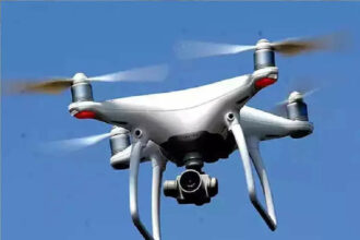 If you are not getting a job, no problem, now you can earn money by flying drones, know how