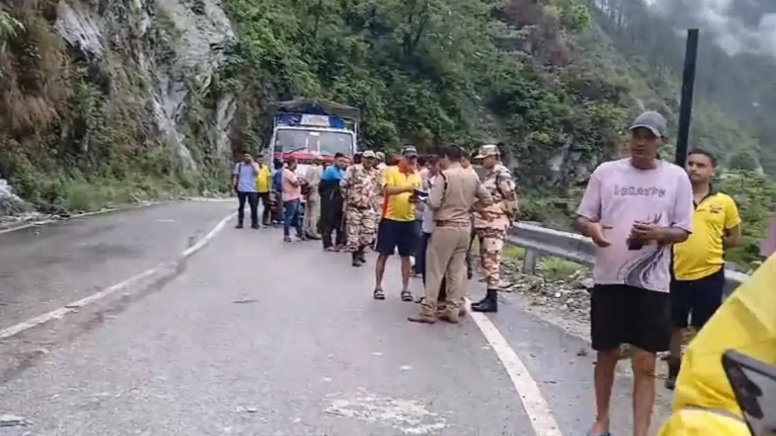 Debris fell from a hill near Gauchar, two people died on the spot