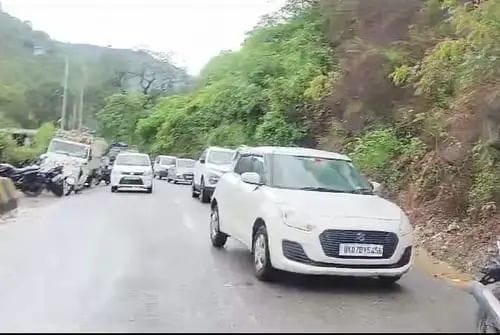 Bhawali Almora National Highway opened after 12 hours, traffic started after removing the debris