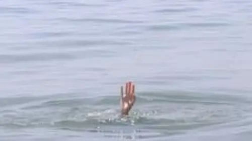 A young man from Rajasthan died by drowning while bathing in Sahasradhara, he had come to visit with his friends