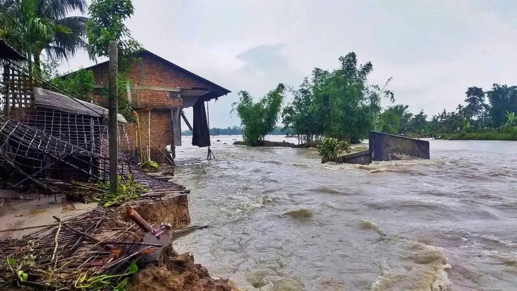 Scene of devastation, homes of 21 lakh people destroyed, 62 bodies recovered