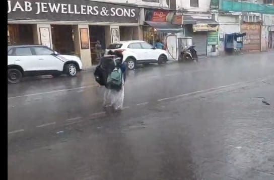 UP Weather Forecast: Orange and Yellow alert issued in these districts of UP, know in which districts there will be heavy rain