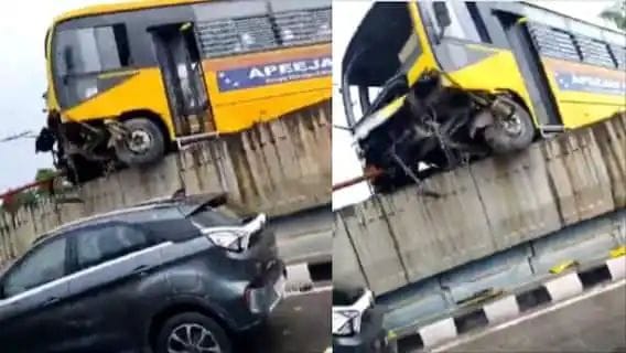 Uncontrolled school bus climbed over the divider, driver saved his life by jumping, see video