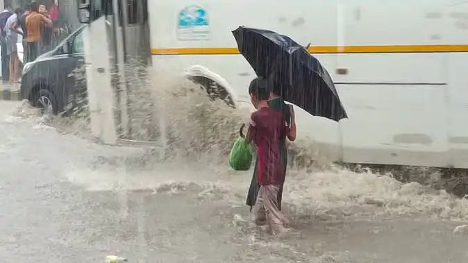 Alert issued for heavy rain in Dehradun, appeal made not to go to sensitive areas