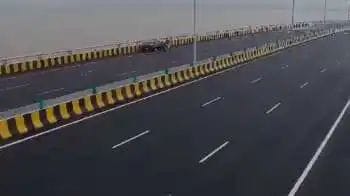 The man first stopped the car and then climbed the railing and jumped into the sea from Atal Setu, everything was captured on camera