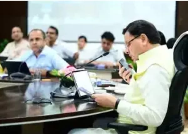 In Uttarakhand, the Chief Minister gave necessary guidelines to the officials regarding CM Helpline 1905