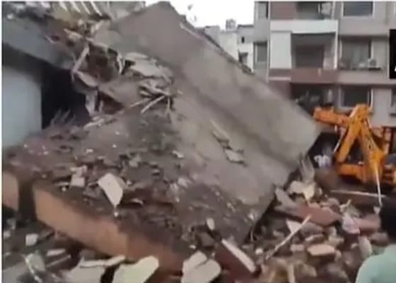 Due to heavy rains, a three-storey building collapsed in Navi Mumbai, many people are feared trapped under the debris