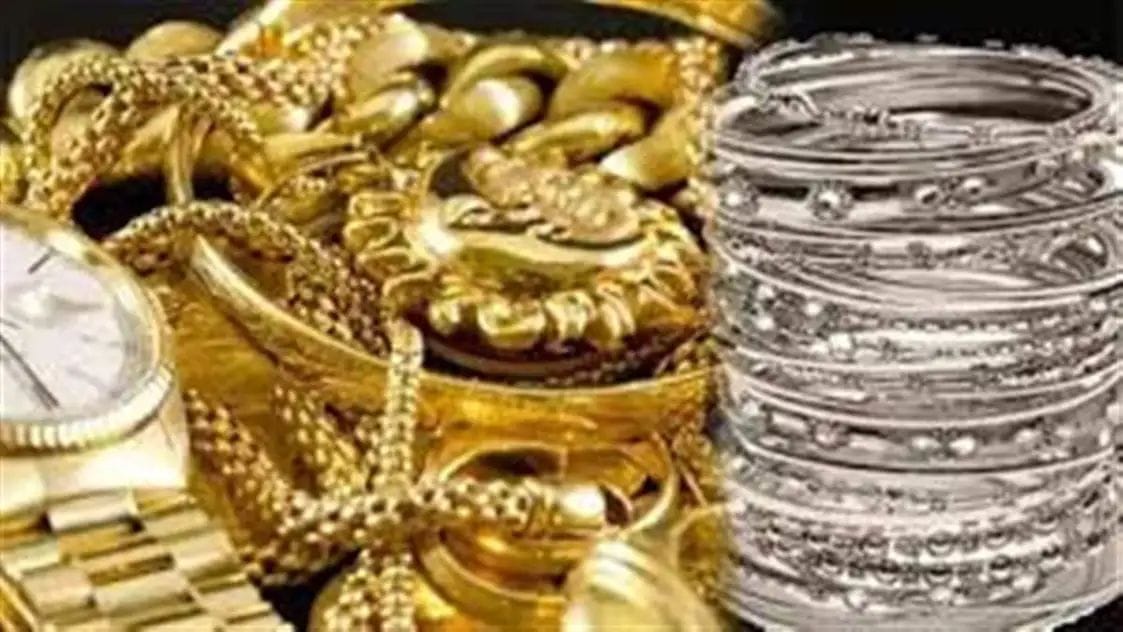 There is a huge drop in the prices of gold and silver, buyers are happy, advance booking has also started