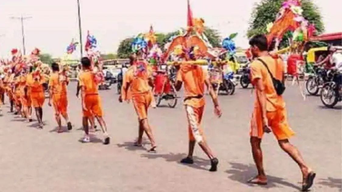 The smell of non-vegetarian food was coming from a roadside hut, Kanwar pilgrims created a ruckus