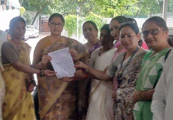 Anganwadi employees met Union Minister Annapurna Devi, demanded increase in honorarium and other benefits.