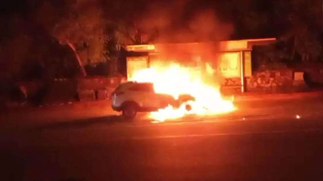 Car and bike collided violently, fire broke out after the collision, watch the video