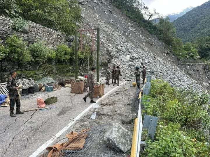 The death toll after the cloudburst in Uttarakhand rose to 17, while more than 9000 pilgrims were rescued