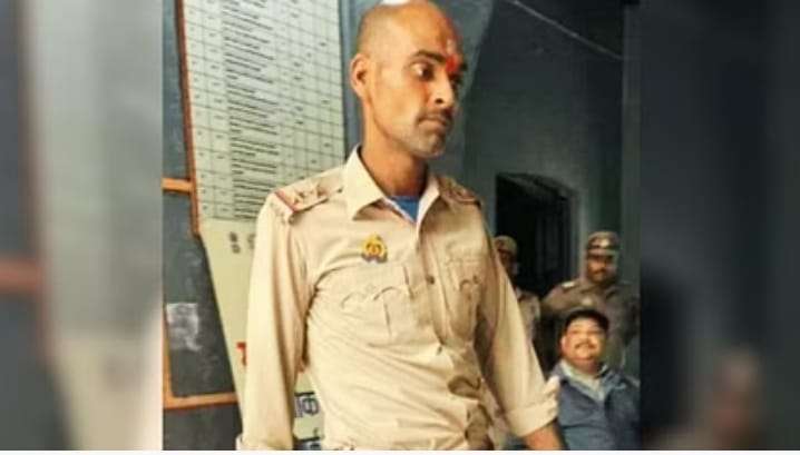 A fake inspector reached Kashi Vishwanath Dham for darshan, on being caught he said smilingly that he wanted to visit in uniform