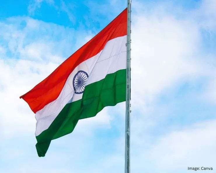 What is the difference between the way of hoisting the tricolor on 15 August and 26 January? Know about it