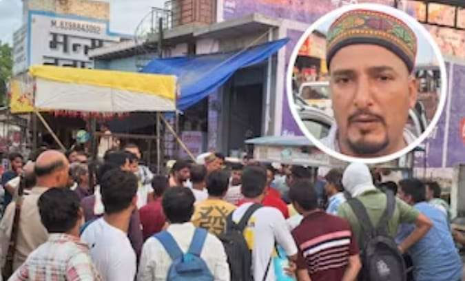 Devotees coming from Haridwar stopped their car in UP and then took food from a street vendor but were shocked as soon as they opened the packet