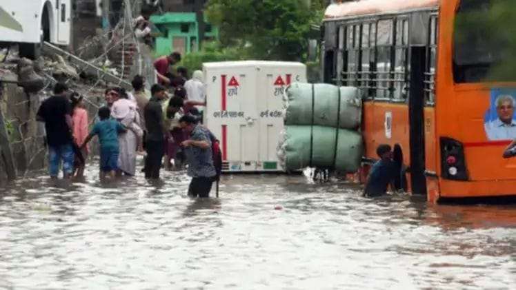 128 roads closed in Himachal Pradesh, landslide in Uttarakhand, rain alert issued in states