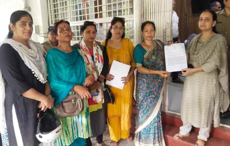 Anganwadi workers demanded permanent jobs and pension, submitted memorandum across the country