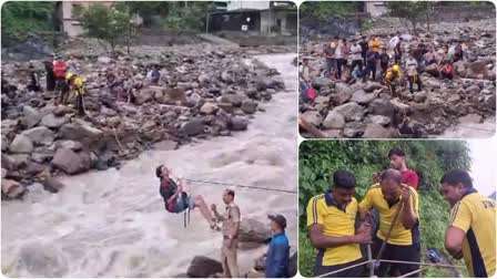 The bridge broke due to rising water level, 17 people trapped were rescued with a rope