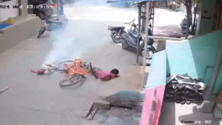 VIDEO: Electric wire got entangled in the bicycle of two innocent children, both got badly burnt, one died