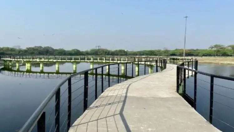 A 13-year-old boy fell from a bridge in Noida and died due to drowning in water, his family members were inconsolable