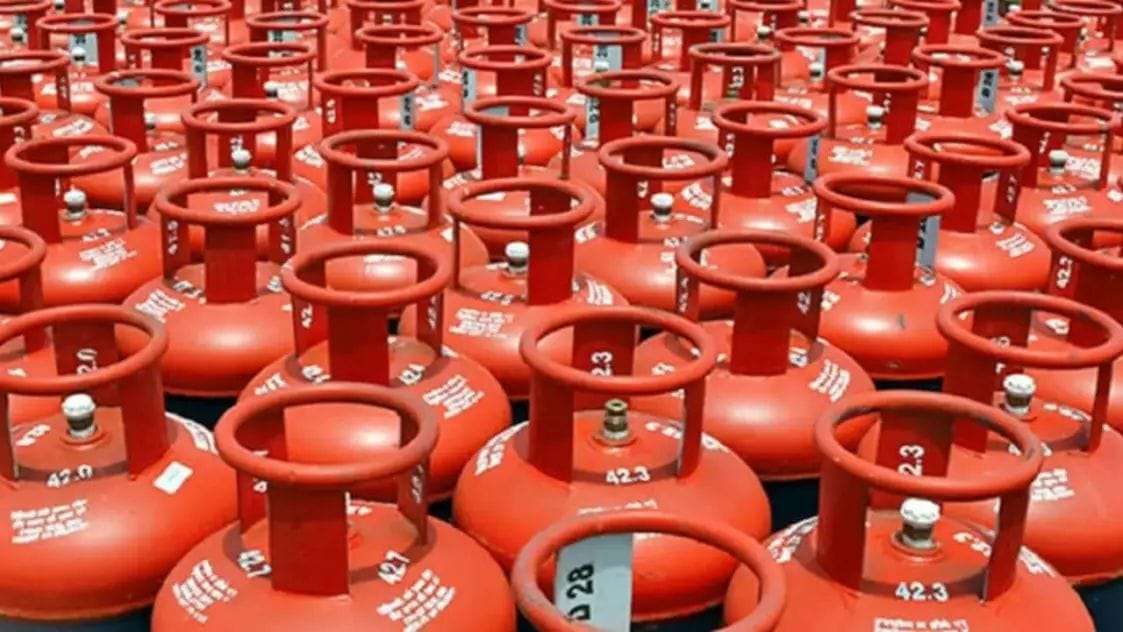 If you also want to avail the benefit of free LPG gas cylinder, then know about this scheme