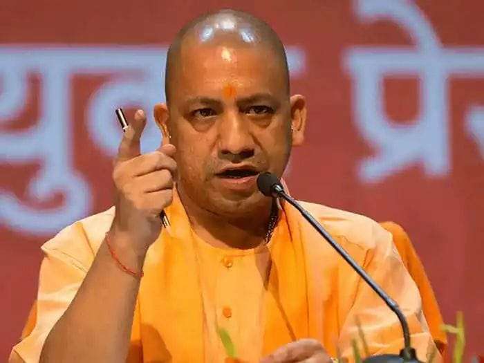 Uttar Pradesh Chief Minister Yogi Adityanath is being hailed, he has become the most popular Chief Minister of the country for the third time in a row