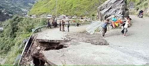 Yellow alert still issued for heavy rain in many districts of Uttarakhand, 40 meter portion of Yamunotri Highway got separated