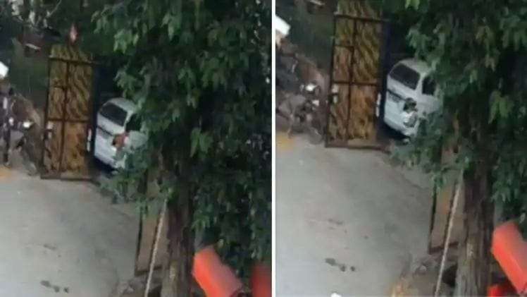 Watch live video of death, rickshaw driver died after falling in an open drain