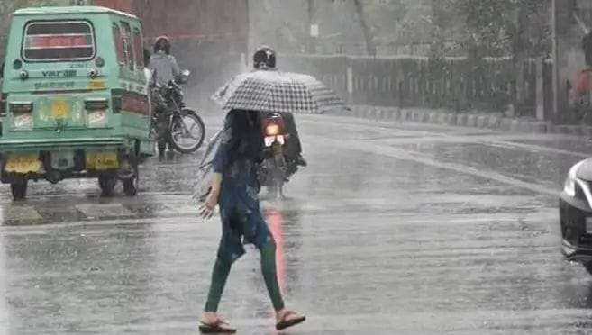 Heavy rain alert issued in these districts of UP, know the weather update of your city