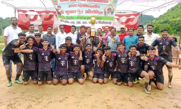 Tanakpur shines in football: Defeated Champawat and captured the inter-college trophy