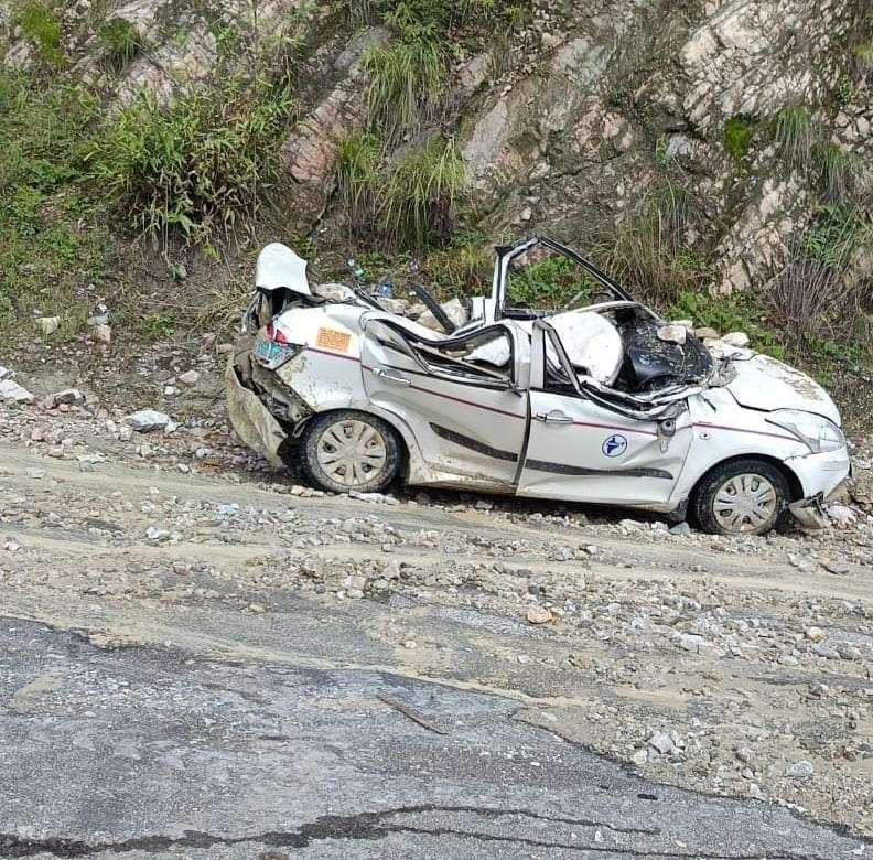 Rain havoc: Car got hit by debris on Badrinath Highway, passengers are left breathless