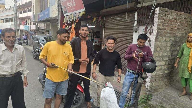 Snake found in Bakshi Khola of Almora