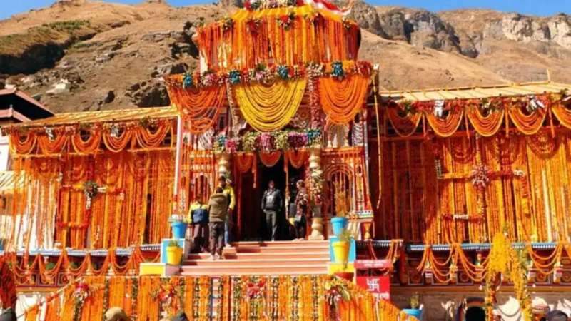 Son reached Badrinath from Mumbai, no news from family, got location from Instagram