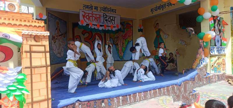 Taekwondo and dance spectacular in Saraswati Shishu Mandir on Independence Day, chief guest honored