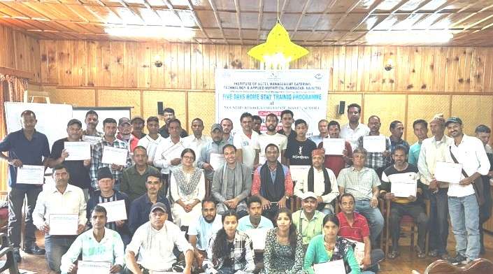 Almora: Training of homestay operators was organized in Khali State Binsar