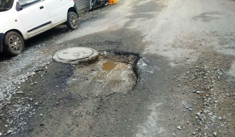 Roads of Almora city have become the cause of accidents, pothole-ridden roads are inviting accidents, now MLAs have also become vocal, warning of agitation from September 20