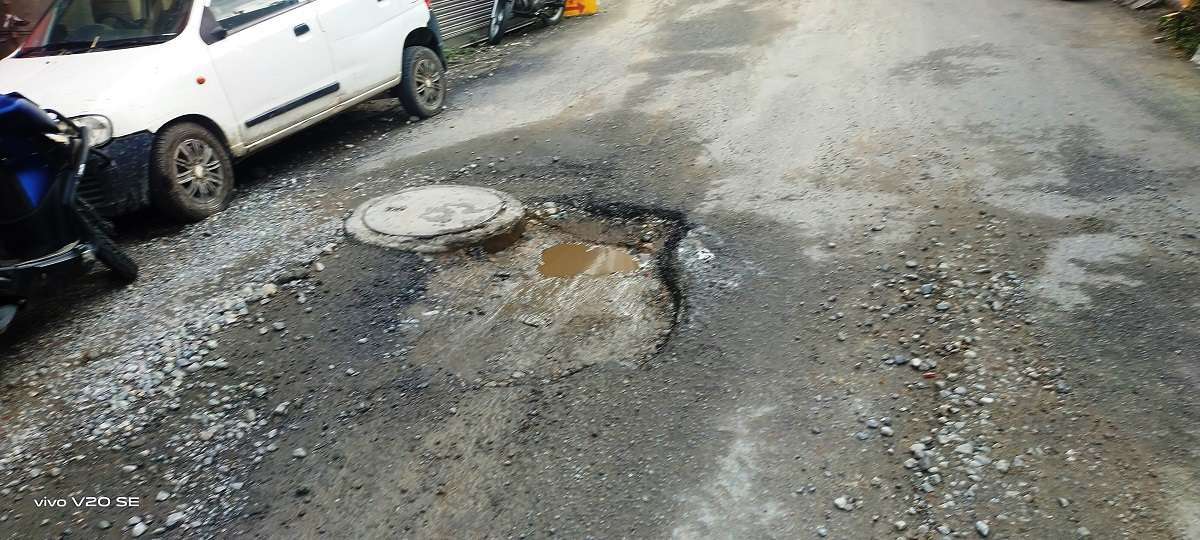 Roads of Almora city have become the cause of accidents, pothole-ridden roads are inviting accidents, now MLAs have also become vocal, warning of agitation from September 20