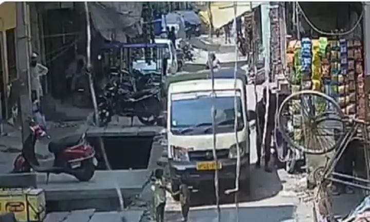 A tragic accident happened in Ghaziabad, a municipal corporation tempo driver crushed a 2-year-old innocent girl, the incident was captured on CCTV