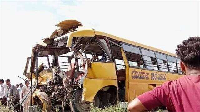 A terrible accident happened in Raichur, Karnataka, a school bus carrying 40 students met with an accident, 2 students died