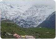 The first snow of the season fell on the peaks of Kedarnath, the peaks covered with a white sheet