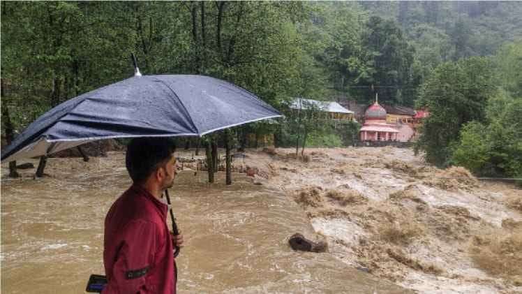 Two people died due to rain in Uttarakhand, 250 people were evacuated safely, rain became a disaster