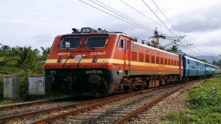 Iron pillar found on railway track in Rampur, conspiracy was made to overturn Doon Express, know the whole matter