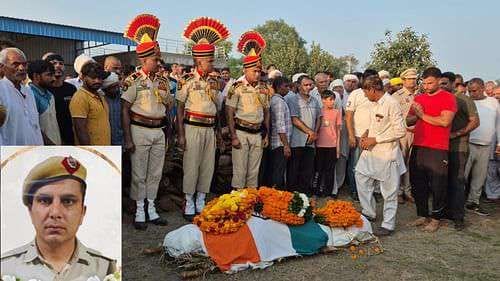 Tireless farewell given to constable Sandeep, he was killed by liquor smugglers