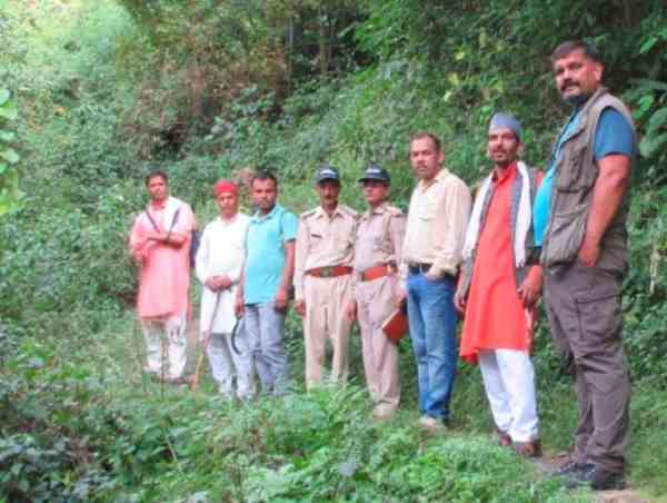 forest-department-team-reached-the-spot-on-the-information-of-guldar