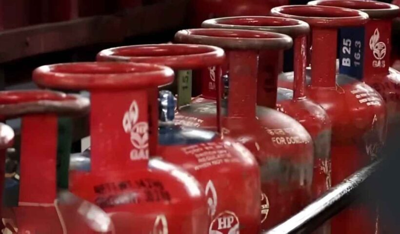 On the morning of October 1, there was a big blow of inflation, LPG cylinder became expensive