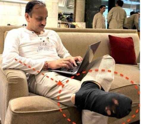 IIT professor's photo wearing torn socks in a five star hotel went viral, people were left speechless after he told the reason